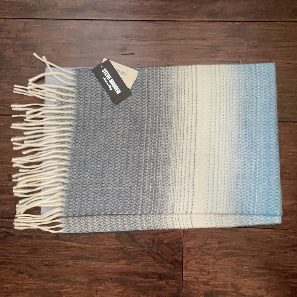 Steve Madden scarf in blue shades